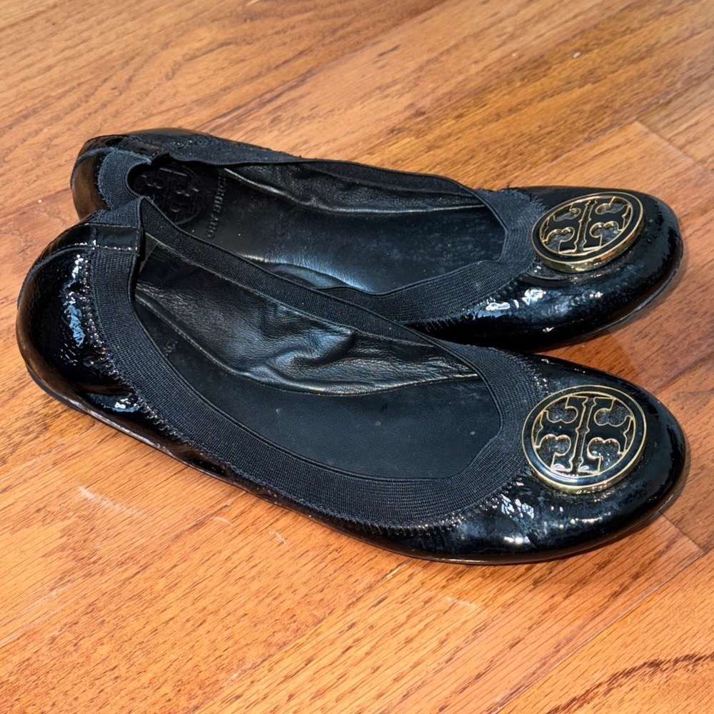 Tory Burch Caroline Patent Leather Flats Gold Logo Size 6.5